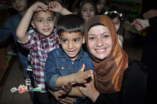كفرقاسم – فيديو: بساتين الامل, السلام , والمحبة تحتفل بعيد الام على انغام عمو انس وجوقته ..